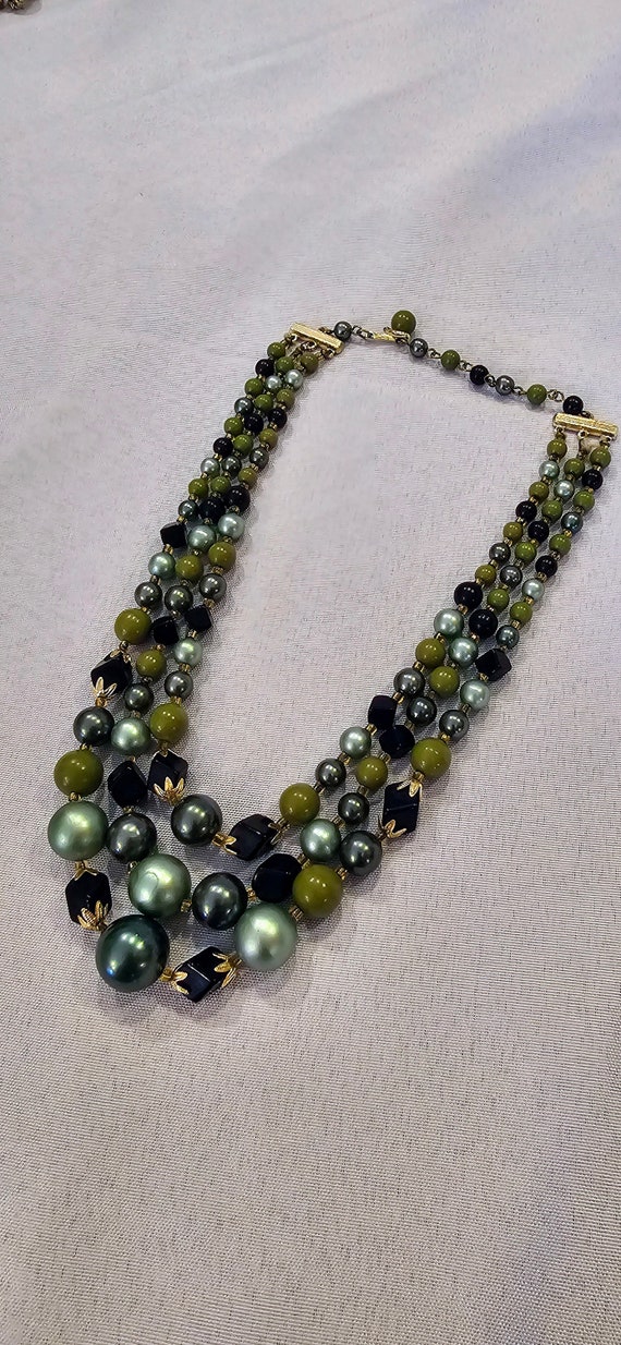 1950's vintage 3 strand beaded necklace.