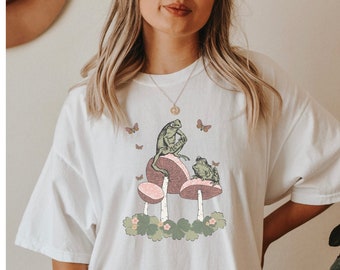 Frog and Mushroom Shirt, Comfort Colors Tee, Cottagecore Shirt, Goblincore Clothing, Alt Clothing, Light Academia Shirt, Fairycore Clothing