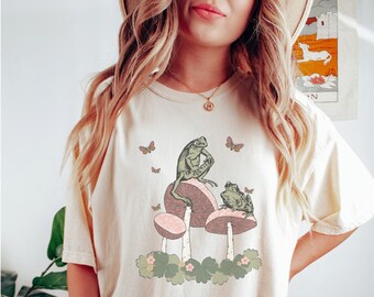Frog and Mushroom Shirt, Comfort Colors Tee, Cottagecore Shirt, Goblincore Clothing, Alt Clothing, Light Academia Shirt, Fairycore Clothing