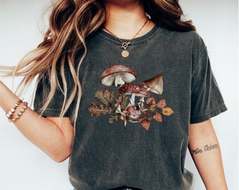 Mushroom Cottagecore Shirt, Mushroom Top, Botanical Shirt, Goblincore Clothing, Gift for Nature Lover, Dark Academia shirt, Witchy shirt