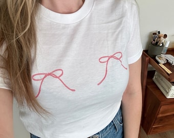 Camiseta de bebê com laço rosa, camiseta de bebê vintage Y2k, top curto y2k, moda dos anos 2000, camisa Cottagecore para mulheres, presentes para adolescentes, estética coquete