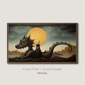 Könnte beinhalten: Gerahmter digitaler Kunstdruck mit einer Fantasy-Szene. Eine Person mit blonden Haaren sitzt auf einem schwarzen Drachen vor einem großen gelben Mond und einem bewölkten Himmel. Der Text "Frame TV Art + Hi-res Printable" ist sichtbar.