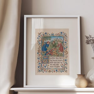 Può includere: Una stampa incorniciata con un'illustrazione in stile medievale di quattro figure in un paesaggio con un castello, circondata da un bordo floreale. Il testo recita: Shouldst thou fall, thy dearest friend shall raise thee up—but only after much laughter.