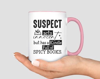 Taza de Lector de Libros Picantes, Regalos para Lectores de Pornografía, Taza de Sospechoso Actúa Inocente, Taza de Café Kindle Lleno de Libros Sucios, Regalo para Amantes de los Libros, Taza de Libro Picante