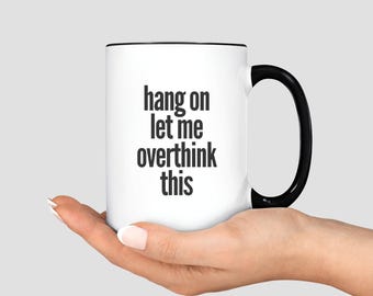 Taza "Espera, déjame pensar demasiado", taza de café para pensar demasiado, regalo humorístico para adultos, taza divertida de mapache, taza de cerámica para pensadores profesionales