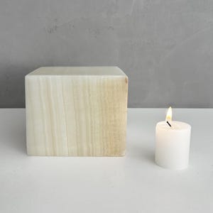 Hand-Carved Onyx Memorial Urn: Natural Stone Pet/Ashes Keepsake