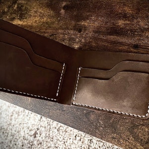 Portefeuille fait main en cuir de vachette véritable Portefeuille finition haut de gamme pour homme Portefeuille en cuir cadeau pour lui