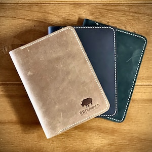 Housse personnalisée en cuir véritable fait main Crazy Horse housse de carte de passeport de voyage en cuir Crazy Horse organisateur de documents de voyage fait main pour hommes femmes