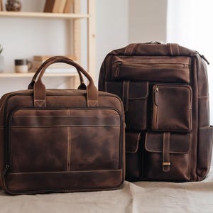 Sac à dos personnalisé en cuir pleine fleur pour ordinateur portable 15,6 pouces Sac à dos de voyage fait main Sac de travail pour homme Sac à dos de banlieue professionnel Durable