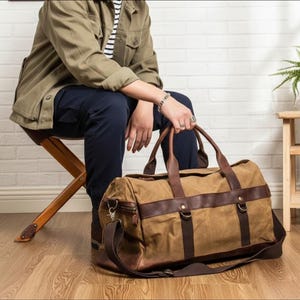 Sac de voyage personnalisé en toile cirée : sac de week-end avec finitions en cuir