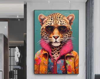 Lampart w okularach przeciwsłonecznych i kolorowej kurtce. Sztuka przedstawiająca lamparta, dekoracja ścienna z płótna..