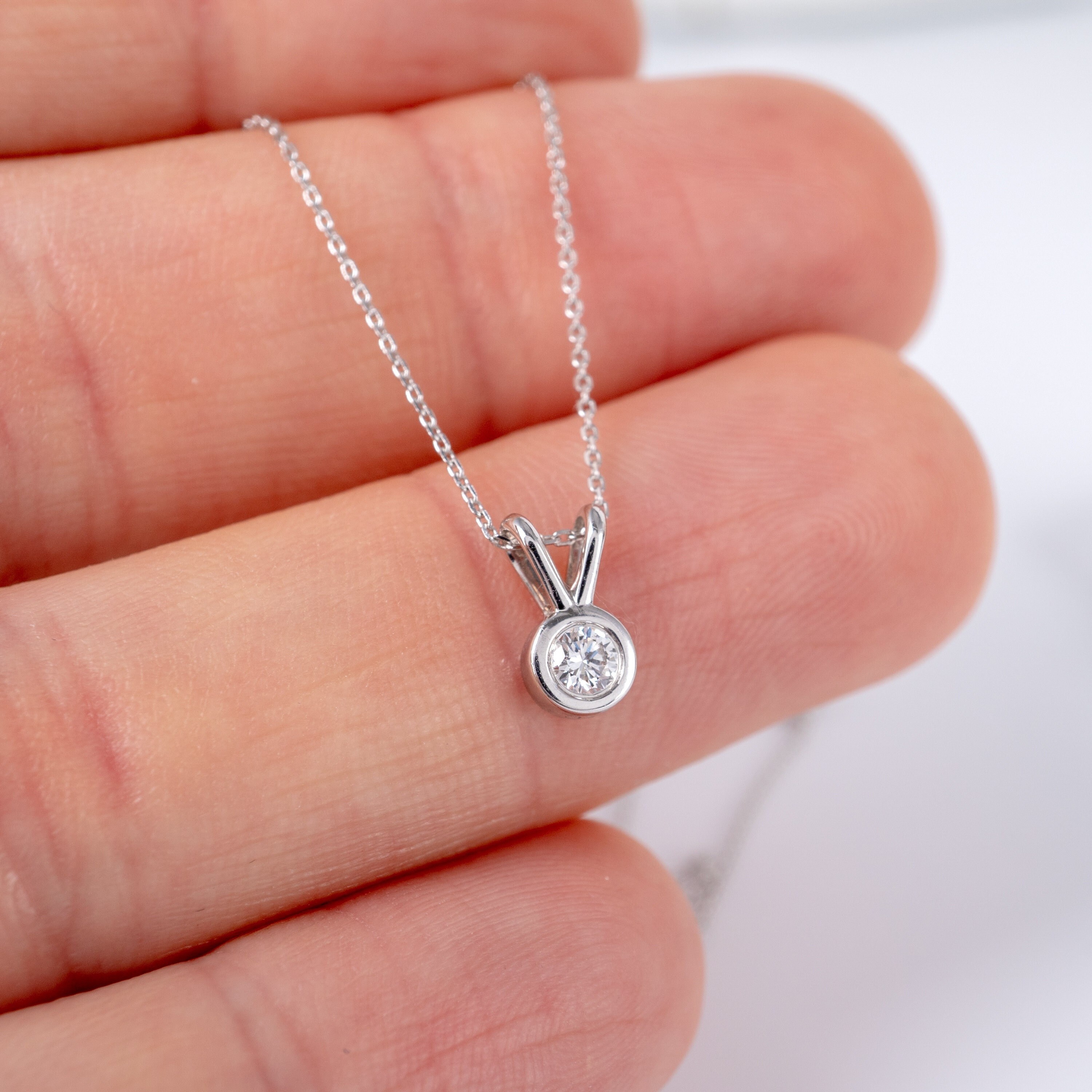Diamond V Pendant Necklace in 14k Yellow Gold – Bailey's Fine Jewelry