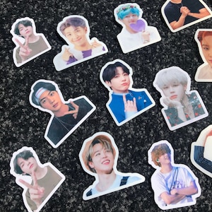 Pegatinas BTS (brillantes y resistentes al agua)