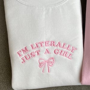 Moletom com gola redonda e laço bordado, suéter feminino estilo coquette