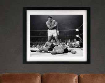 Póster de boxeo enmarcado de Muhammad Ali vs. Sonny Liston en blanco y negro para gimnasio.