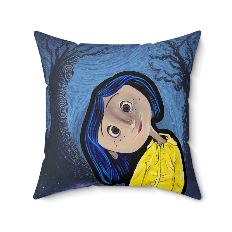 Almohada de interior inspirada en Coraline, funda y cojín 100 % poliéster, decoración Coraline, almohada decorativa imagen 1