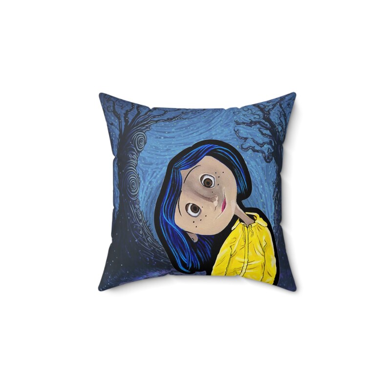 Almohada de interior inspirada en Coraline, funda y cojín 100 % poliéster, decoración Coraline, almohada decorativa imagen 2