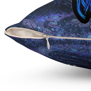 Almohada de interior inspirada en Coraline, funda y cojín 100 % poliéster, decoración Coraline, almohada decorativa imagen 6