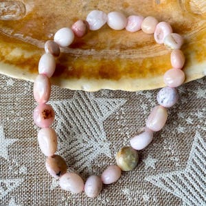 Joli bracelet d&#39;opale rose - Bracelet extensible de perles de cristal arrondies ovales
