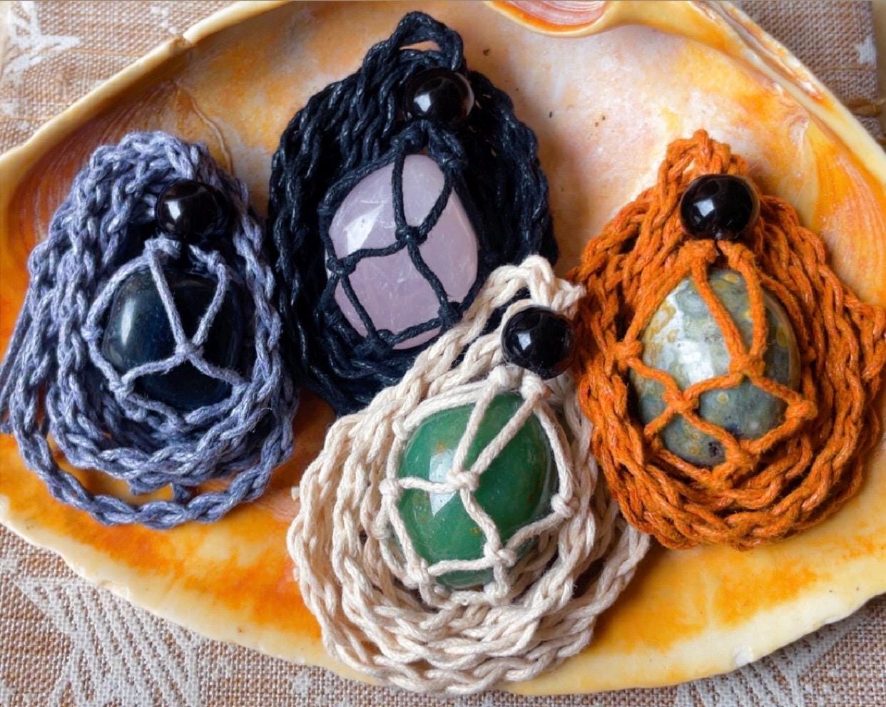 seed and soil Macramé stone necklaceAgat