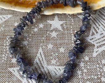 Beautiful Iolite Chip Stretchy Bracelet