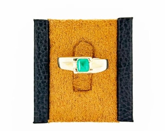 Anillo Esmeralda Natural 5x4.4 mm en Oro Amarillo 14k