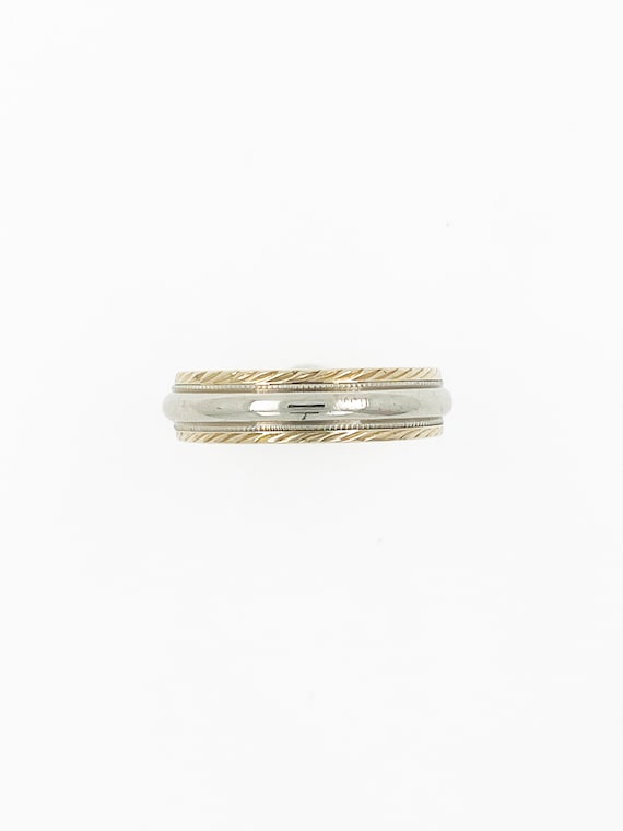 Antique Two-Toned Band in 14k Gold