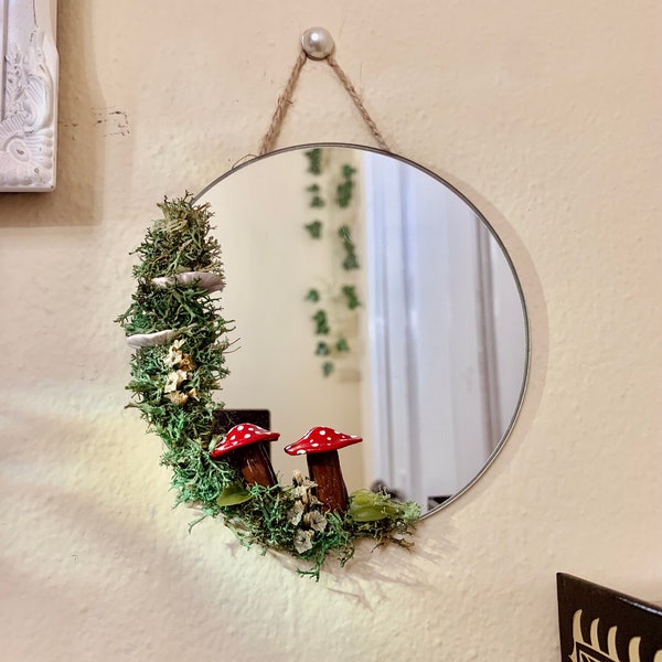 Mossy Mushroom Mini Mirror Portal / Colgante de pared único / Cottagecore / Regalo hecho a mano / Minimalista / Decoración única