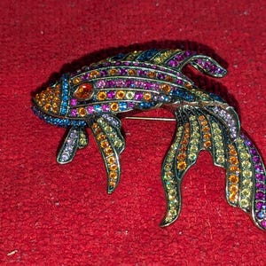 Vintage Heidi Daus Multi-Colored Crystal Beta Fish Brooch Collectable