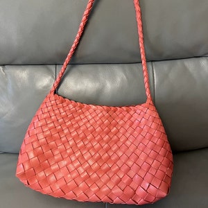 Borsa tote in pelle intrecciata artigianale, borsa HOBO da donna intrecciata a mano, borsa per le vacanze estive pink