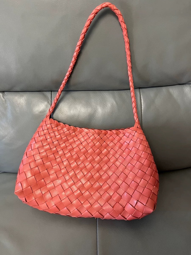 Bolso de mano de cuero tejido hecho a mano, bolso HOBO para damas tejidas a mano, bolso de vacaciones de verano pink