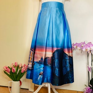 Customizable tailored pleated skirt, high waist #skirt #duchesse #pleatedskirt #fashion #skirt #jupe