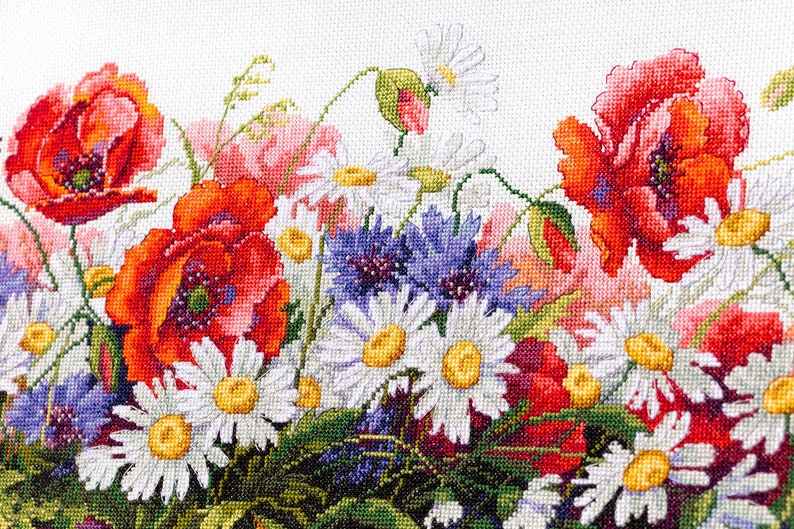 Merejka Garden Beauties Kreuzstich-Set – Inkl. Stoff, Garn, Muster & Anleitung, Fertige Größe 40 X 50 Cm
