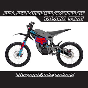 Op de afbeelding: Volle set gelamineerde graphics voor een Talaria Sting elektrische dirt bike. De graphics hebben een zwart, grijs en rood Fox Racing logo. De graphics zijn aanpasbaar.