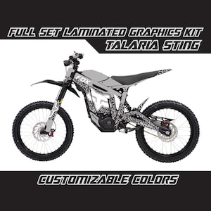 Puede incluir: Una moto de cross eléctrica Talaria Sting gris y negra con un diseño de estampado de leopardo. La imagen incluye el texto "FULL SET LAMINATED GRAPHICS KIT TALARIA STING" y "CUSTOMIZABLE COLORS".