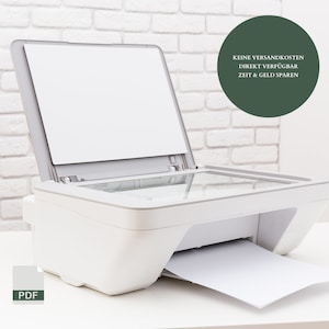 May include: A white printer with a paper tray and a document feeder. The printer is on a white table in front of a white brick wall. The text "KEINE VERSANDKOSTEN DIREKT VERF&Uuml;GBAR ZEIT & GELD SPAREN" is visible in a green circle on the wall.