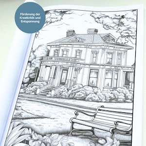 May include: Black and white line drawing of a large house with a porch and a bench in front of it. The house has a large front yard with trees and bushes. The text "F&ouml;rderung der Kreativit&auml;t und Entspannung" is visible in the top left corner of the image.