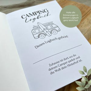 May include: A black and white illustration of a camper van with a surfboard on top. The text "CAMPING Logbuch" is at the top of the page. The text "Halte alle Erinnerungen in deinem Logbuch ganz leicht fest" is on the right side of the page. The text "Dieses Logbuch geh&ouml;rt: Zuhause ist dort, wo du deinen Camper parkst und die Welt dein Hinterhof ist." is at the bottom of the page.