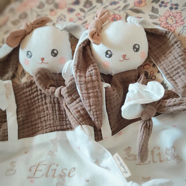 Doudou lapin lange fait main personnalisé avec prénom brodé Bio Oeko-tex - Cadeau naissance