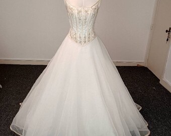 Princess Full skirt bridal/wedding dress. Corsetted Size 10.