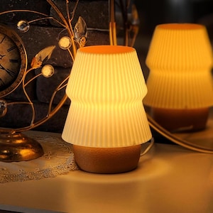 Lampe de table minimaliste, lampe de table pour le salon, lampe de table du milieu du siècle, lampe de chevet, lampe d'ambiance, lampe champignon moderne, petite lampe de bureau