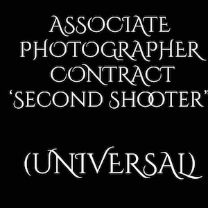 Könnte beinhalten: Eine weiße Textgrafik auf schwarzem Hintergrund mit der Aufschrift "Associate Photographer Contract 'Second Shooter' (Universal)"