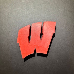 Das Logo der University of Wisconsin (W) für College-Bettpartys im Schlafsaal – 3D-gedruckt