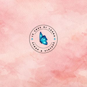 May include: A logo featuring a blue butterfly inside a circular frame with the text "LE COSE DI LAURA SCRAP & VINTAGE" in black. The background is a watercolor wash of pink and peach.
