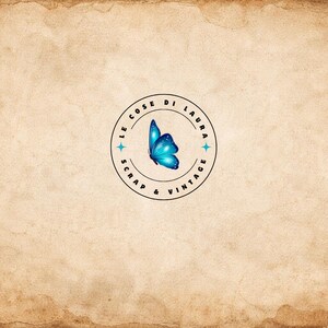 May include: A vintage-style background with a distressed, aged appearance. The image features a circular logo with the text "LE COSE DI LAURA SCRAP & VINTAGE" surrounding a blue butterfly. Two blue star accents are on either side of the butterfly.