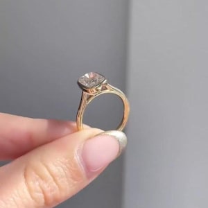 Wydłużony pierścionek zaręczynowy z moissanitem w szlifie poduszkowym, klasyczna obrączka ślubna z oprawą typu solitaire, pierścionek zaręczynowy z obrączką typu Cathedral, prezenty na rocznicę