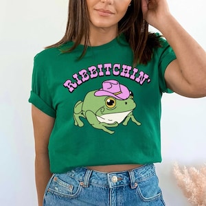 Ribbitchin’ Australian Green tree Cowboy Frog Shirt | Frog in Cowboy Hat Tee | Funny Frog Shirt | Cute Frog Pun Unisex t-shirt