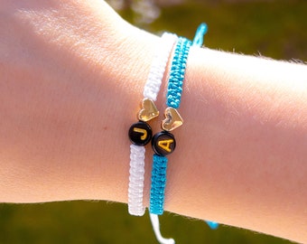 Conjunto de 2 pulseras personalizadas para regalo del día de San Valentín / conjunto de pulseras de asociación / pulseras de relaciones con corazones de oro