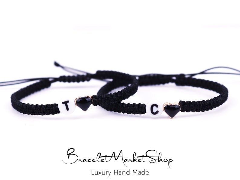 Lot de 2 bracelets à initiales personnalisées avec coeur coloré Bracelets assortis personnalisés pour les relations/amitiés Cadeau pour lui/elle image 2