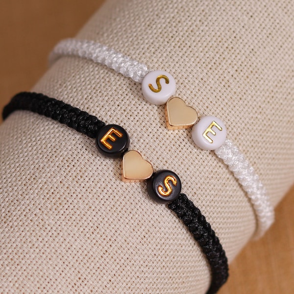 Lot de 2 bracelets personnalisés initiales pour couple avec coeur en or | Cadeau personnalisé assorti pour un couple, son petit ami, sa petite amie